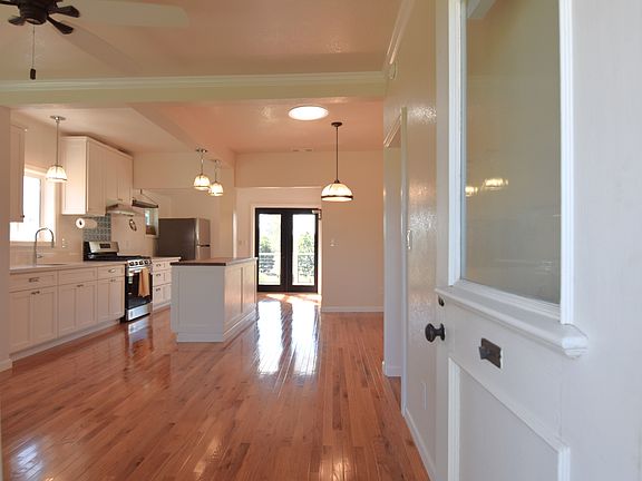 4th image of 2615 Fremont Dr