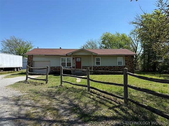 2nd image of 2212 N Highway 69