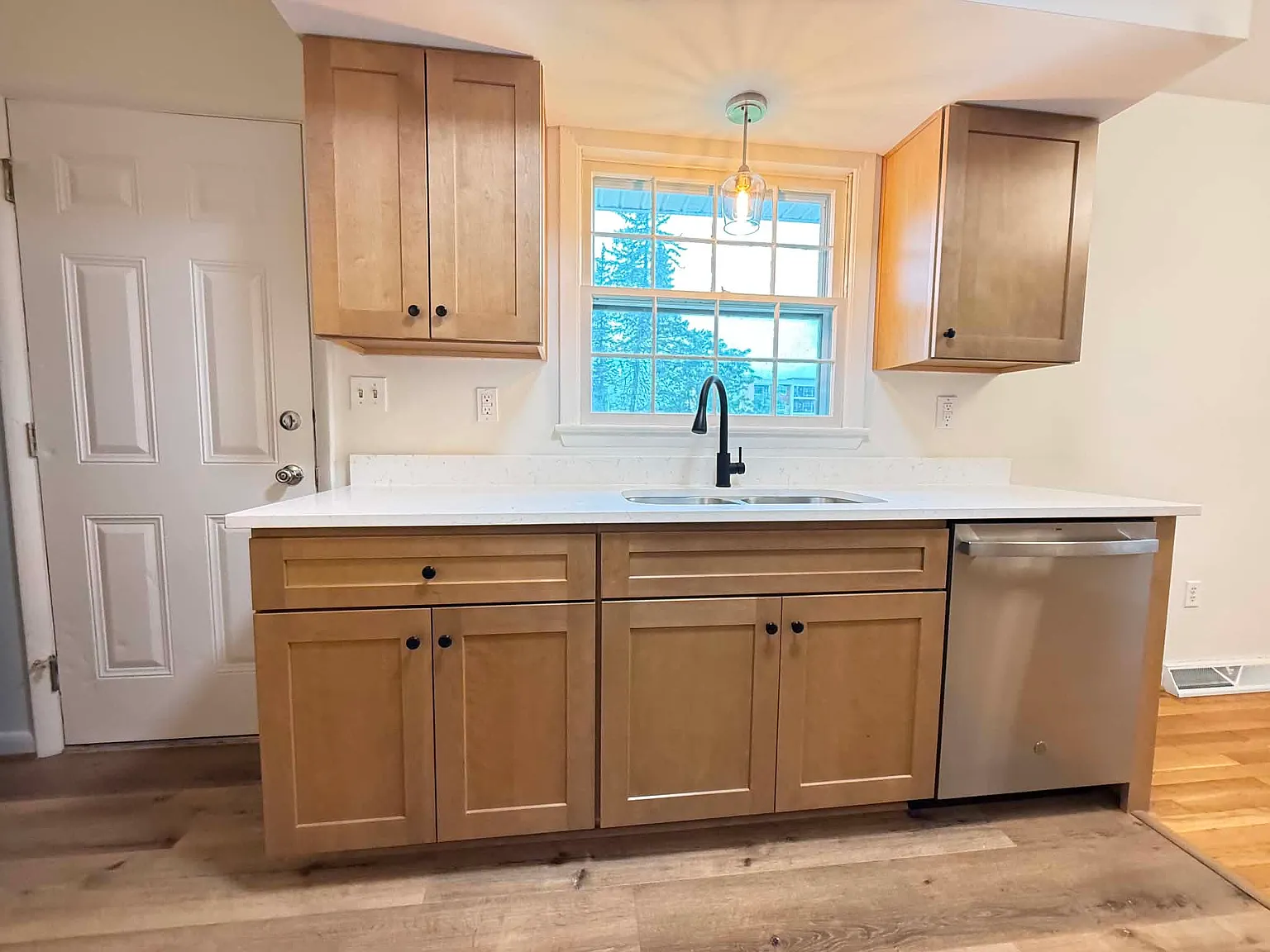 3 bed, 963 sqft, $2,100 — Photo 4