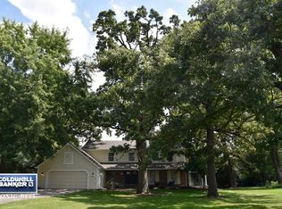 40W701 Long Shadow Ln, Saint Charles, IL 60175