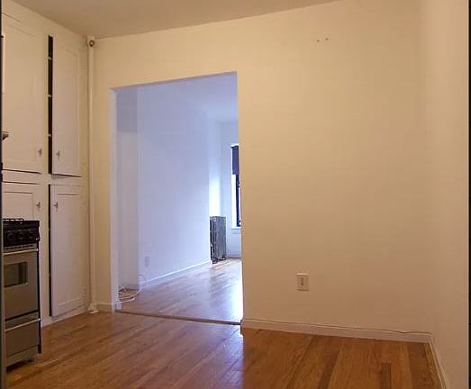 5th image of 445 W 49th St APT 5B