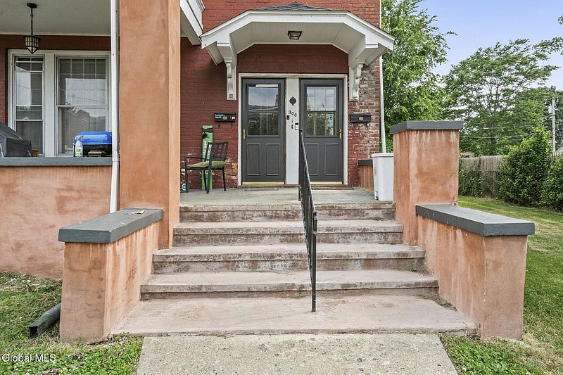 4th image of 300 16th Street