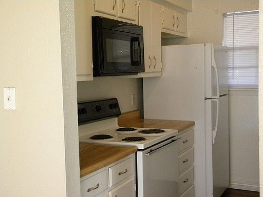 4th image of 2605 Kennedy Ln APT 250