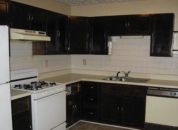 2nd image of 651 Nassau St