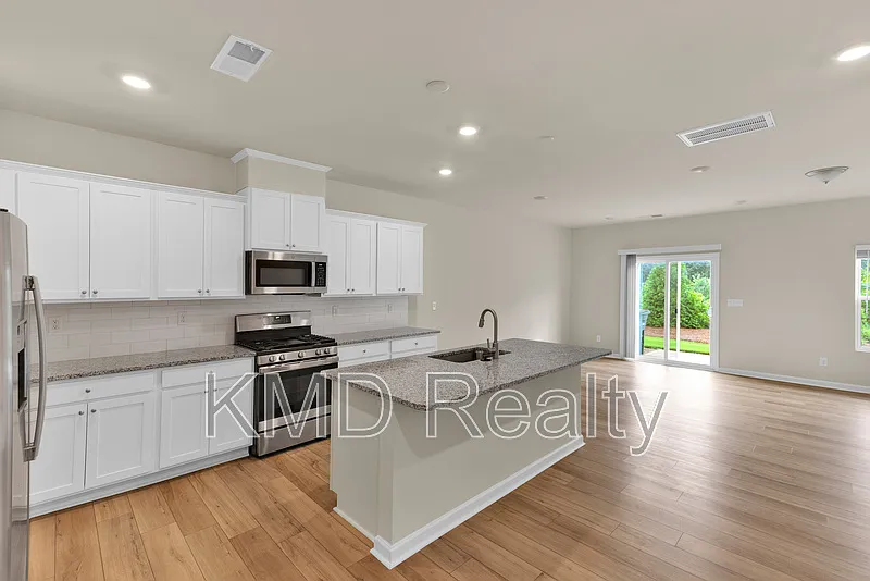3 bed, 2.5 bath, $2,050 — Photo 2