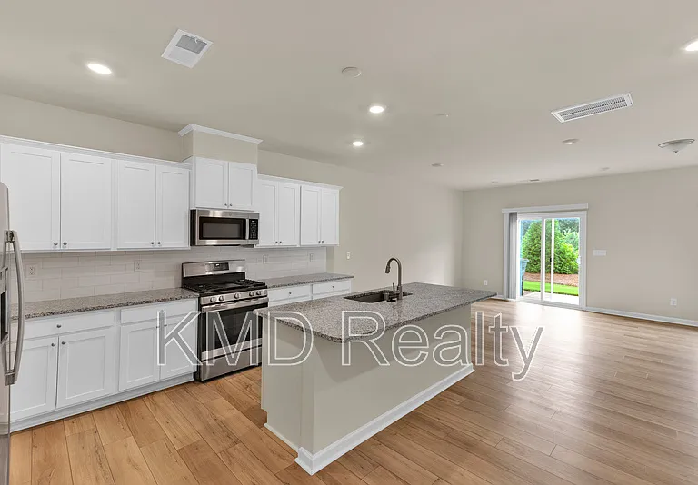 2777 Yeager Dr — Photo 2