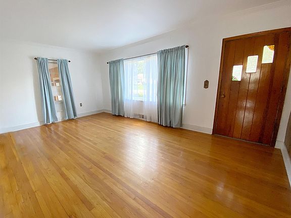 3rd image of 1 Linden St