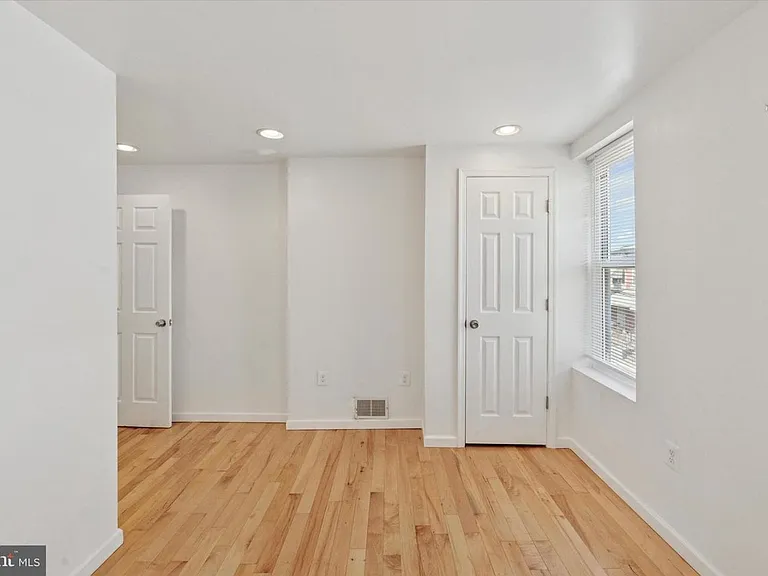 1313 S Stanley St — Photo 7