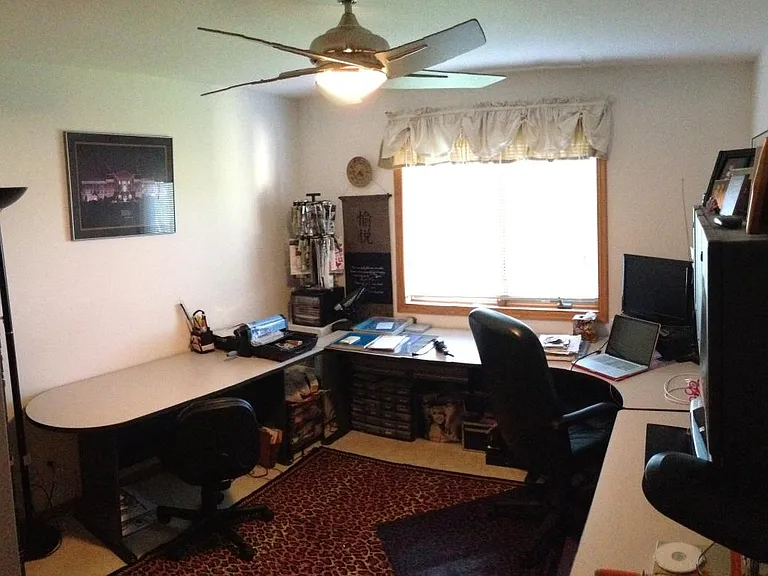 Spare Bedroom / Office