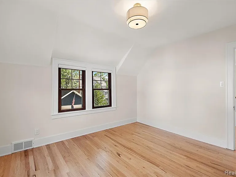 2136 Dorchester Rd — Photo 38