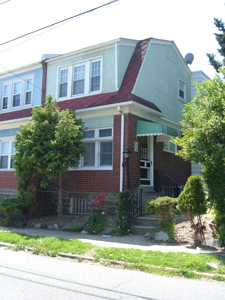 418 Passmore St photo 1