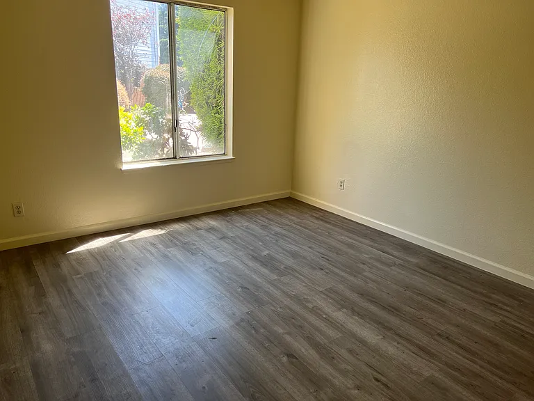 2001 Broadway Ave #111 — Photo 7