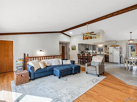 5th image of 2725 Fantasy Ln