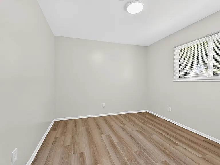 5168 Mapleridge Dr — Photo 16
