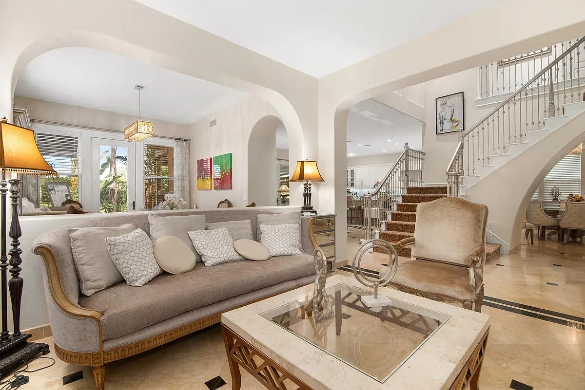 4 bed, 3.5 bath, 3790 sqft, $20,000 — Photo 4
