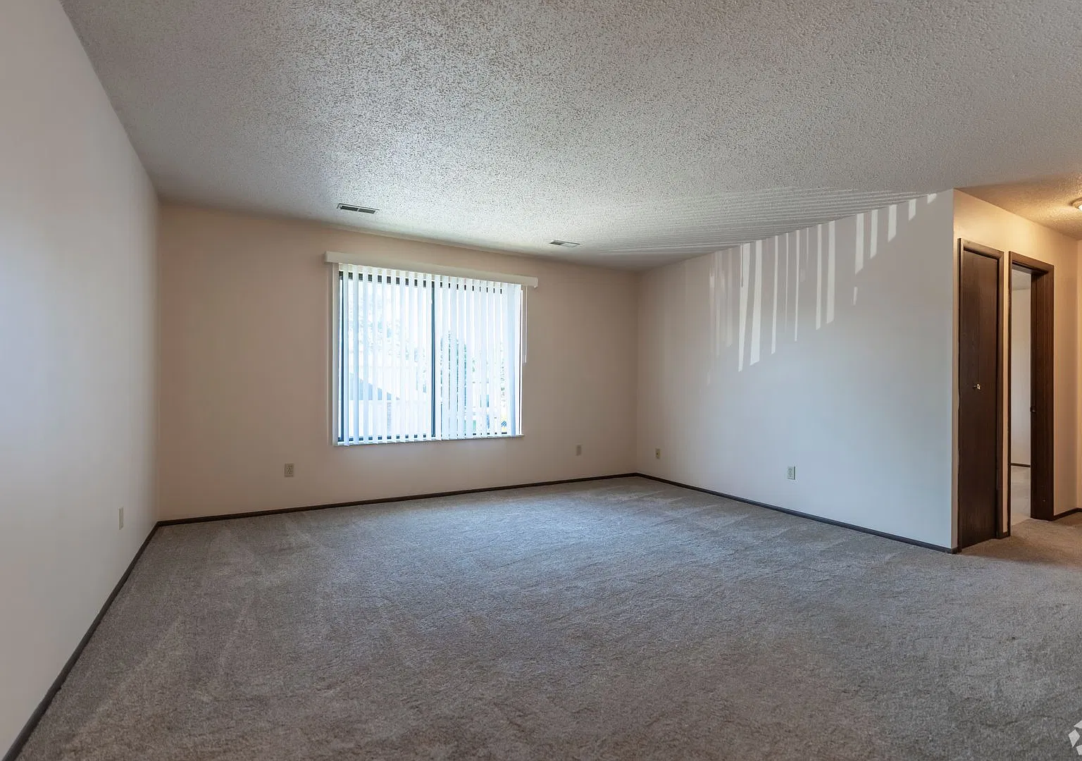 6215 Normandy Drive — Photo 4