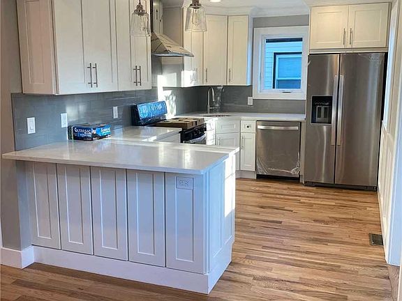 3rd image of 137 Brooklyn Ave