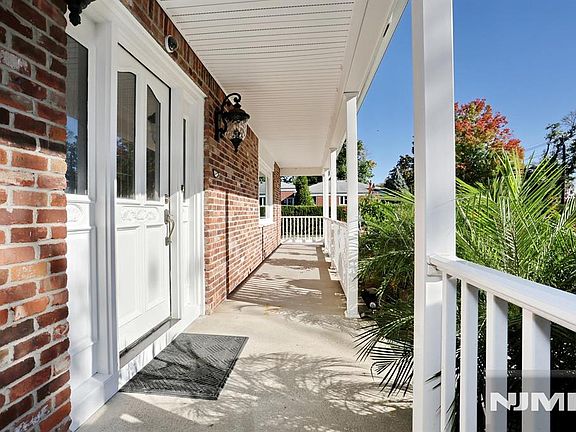 4th image of 183 Farview Avenue