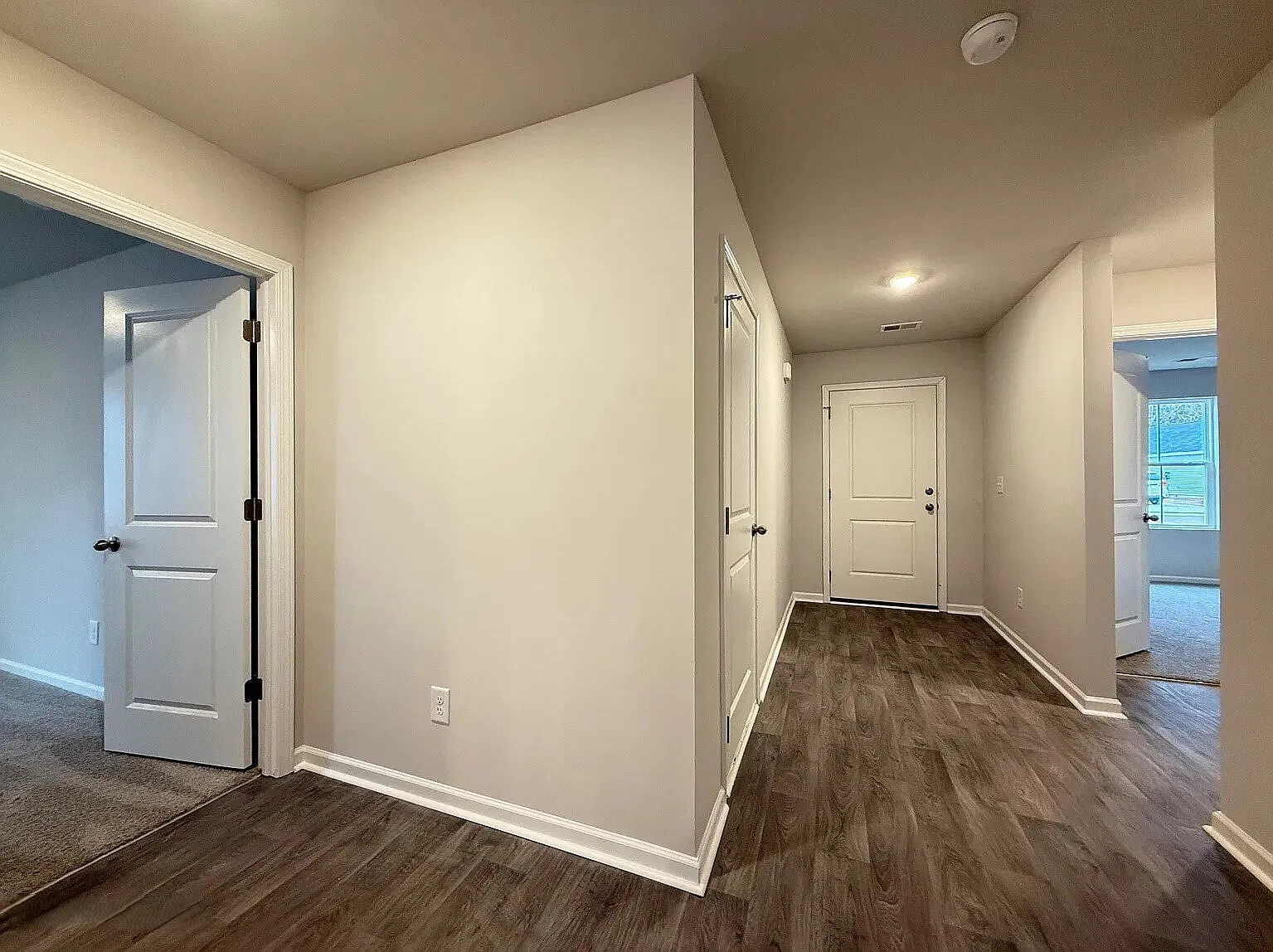 4 bed, 3.0 bath, 1842 sqft, $2,075 — Photo 2
