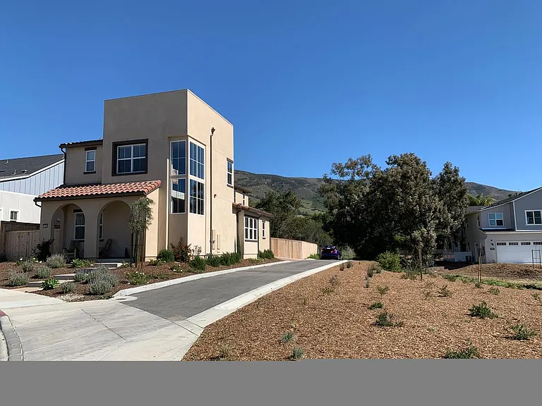 3790 Park Ridge Ln — Photo 1