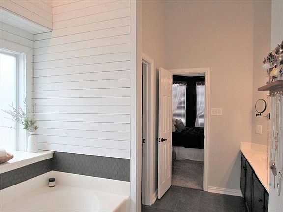 4th image of 10020 Pinecrest Dr