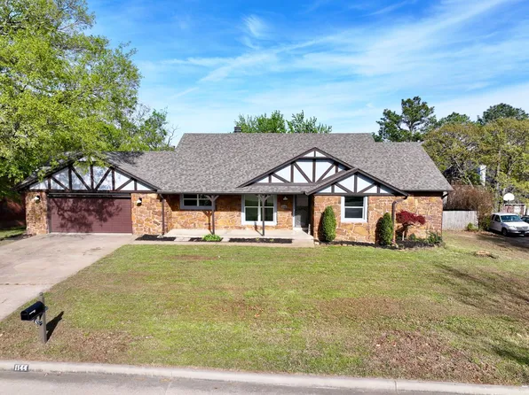 1144 N Faulkner Dr, Claremore, OK 74017
