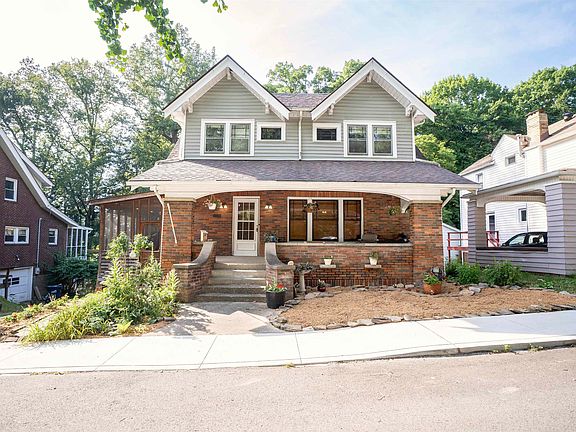2nd image of 1121 Forest Ct
