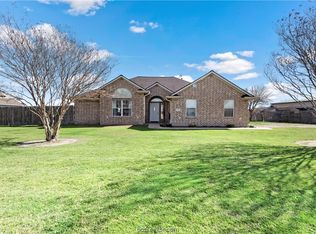 10614 Oak Lake Rd, Bryan, TX 77808