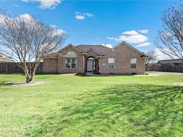 10614 Oak Lake Rd, Bryan, TX 77808