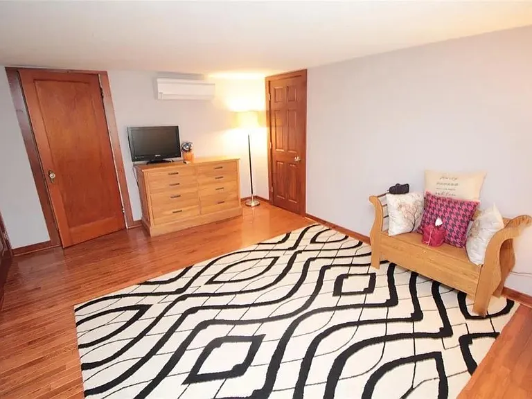 73 Albany Ave #2 — Photo 13