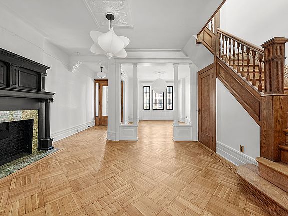 2nd image of 2236 Vanderveer Pl