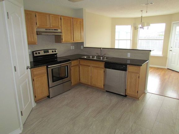 2nd image of 2716 Bayou Des Cannes Dr