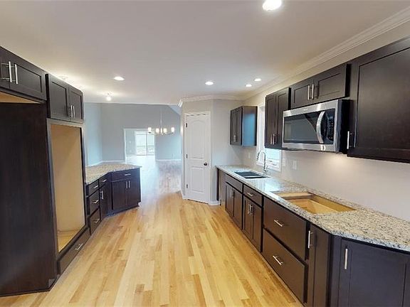 3rd image of 41 Willowford Dr