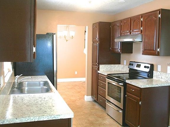 5th image of 2206 Newt St