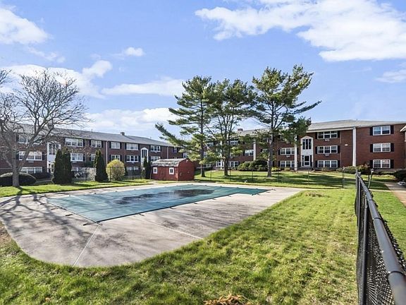 3rd image of 6 Tara Dr Unit 2