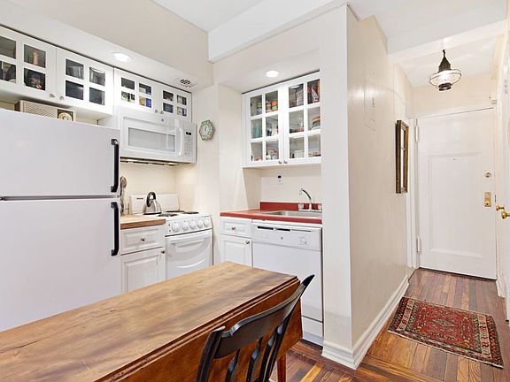 3rd image of 320 E 42nd St APT 813
