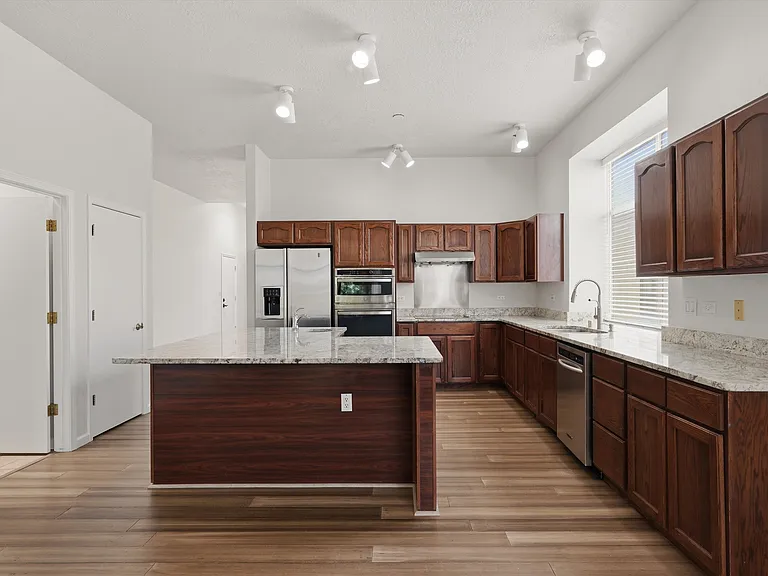 10021 Bridgepointe Ct NE — Photo 12