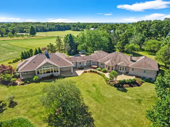 48W150 McGough Rd, Hampshire, IL 60140