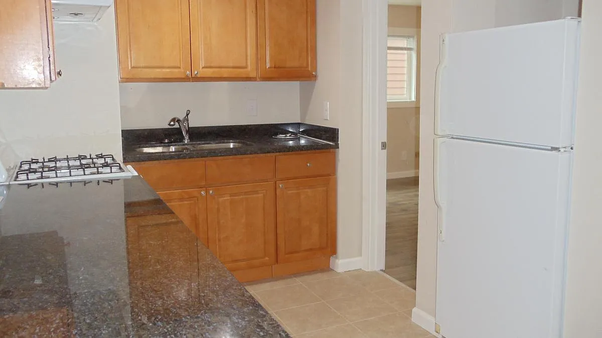 4249 9th Ave NE Seattle WA 98105 LCG (C) - 3 — Photo 3