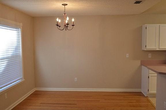 2nd image of 1451 Beecher Ln