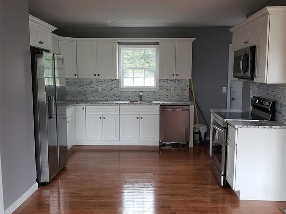 2nd image of 34 Sayville Blvd