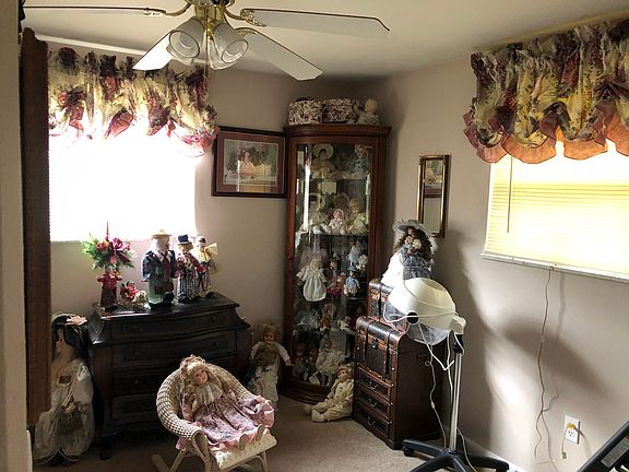 5th image of 113 Karen Pl