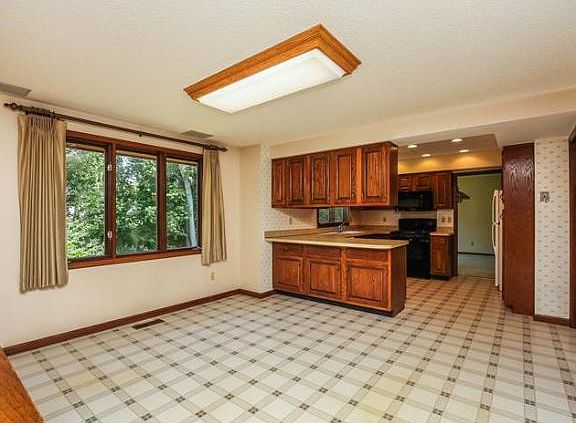 4th image of 12901 Grandview Ct