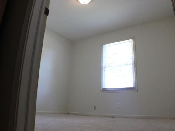 5th image of 678 Nelson St