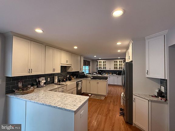 3rd image of 11903 Woodland View Dr