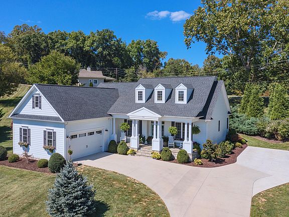 3rd image of 70 Saint Andrews Dr