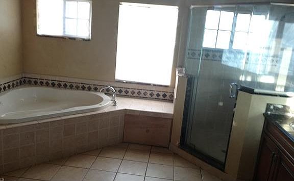 5th image of 377 Leawood Cir