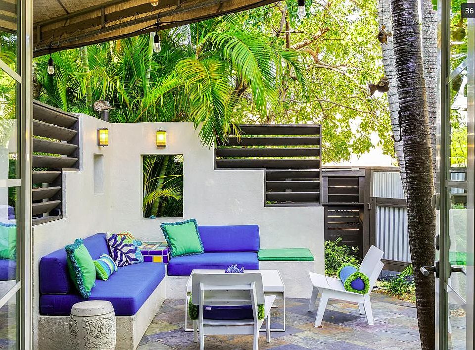 Seating lounge area