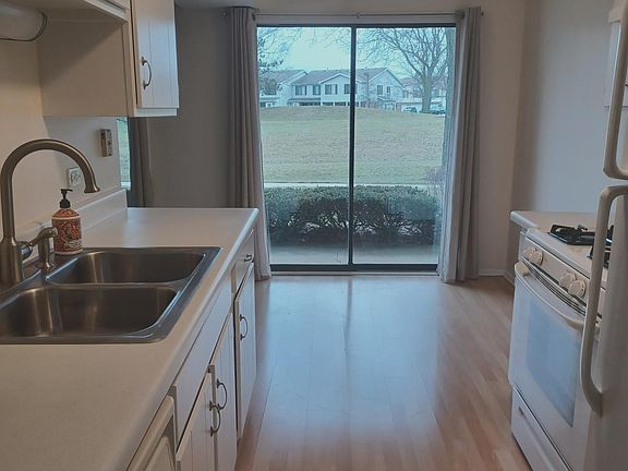 4th image of 387 Pierce Ct