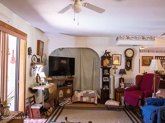 4th image of 1502 Elm Ter